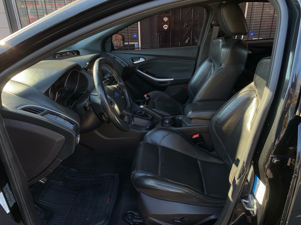 Photo 12 of this FORD FOCUS