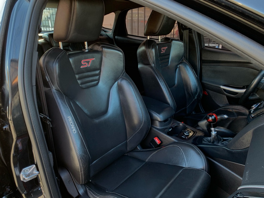 Photo 27 of this FORD FOCUS