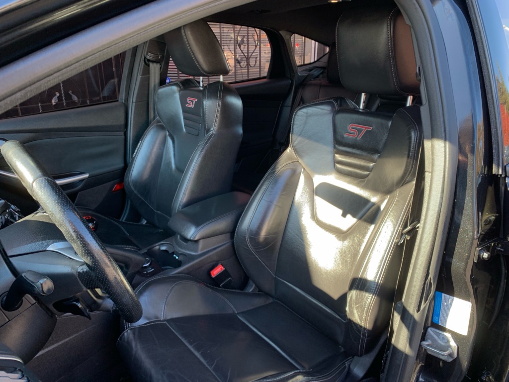 Photo 13 of this FORD FOCUS