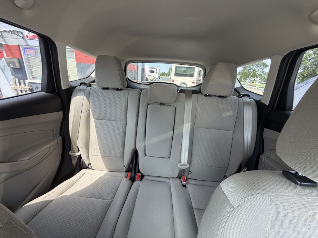 Photo 6 of this FORD ESCAPE
