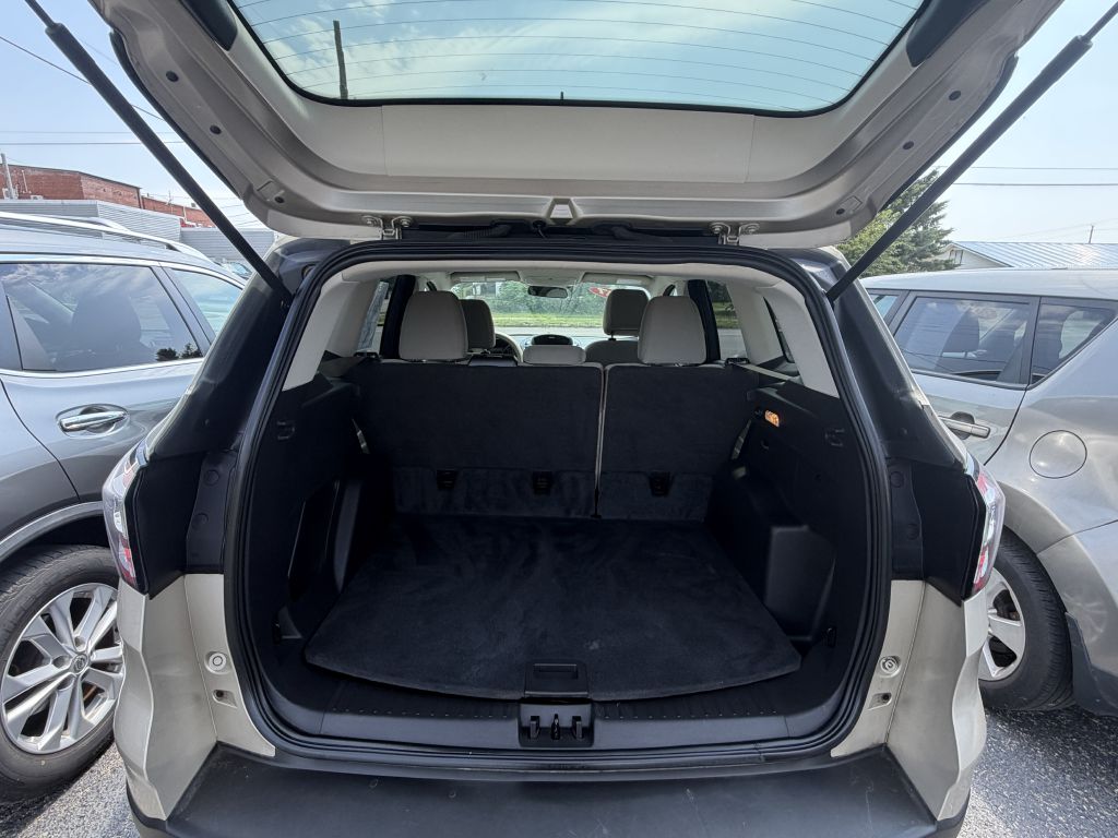 Photo 10 of this FORD ESCAPE