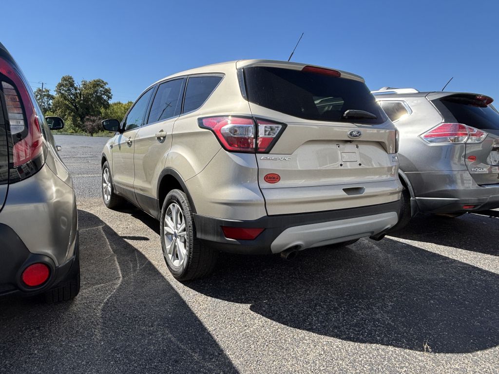 Photo 4 of this FORD ESCAPE