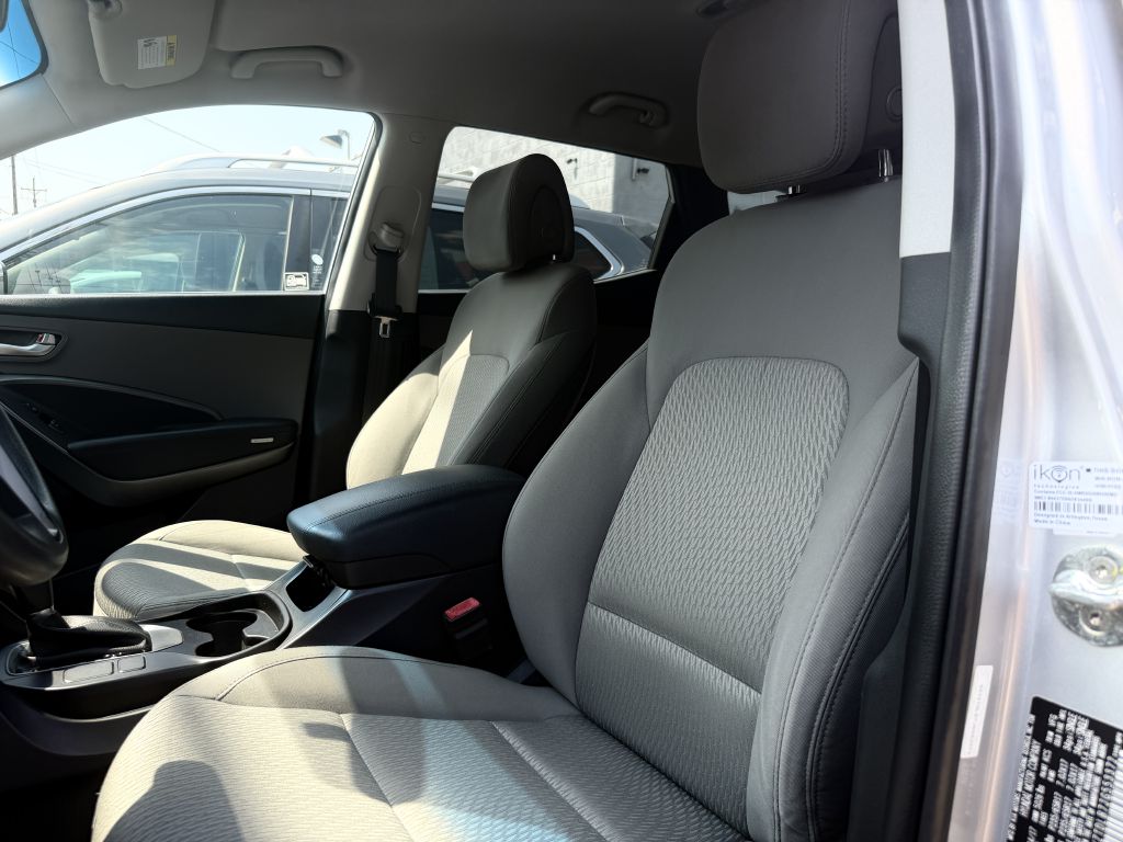 Photo 5 of this HYUNDAI SANTA FE SPORT
