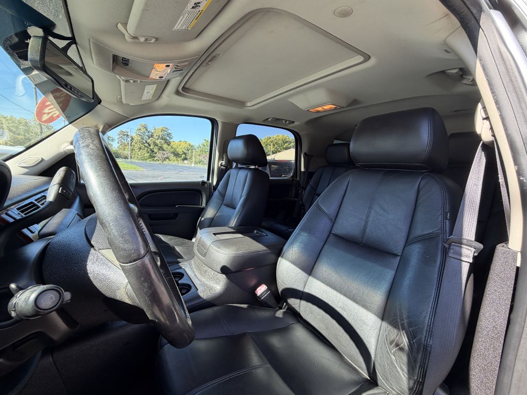 Photo 5 of this CHEVROLET TAHOE