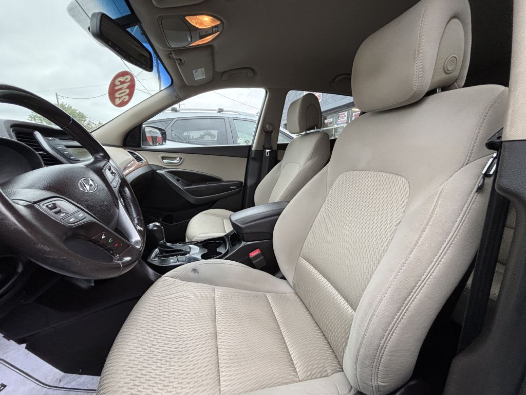 Photo 5 of this HYUNDAI SANTA FE SPORT
