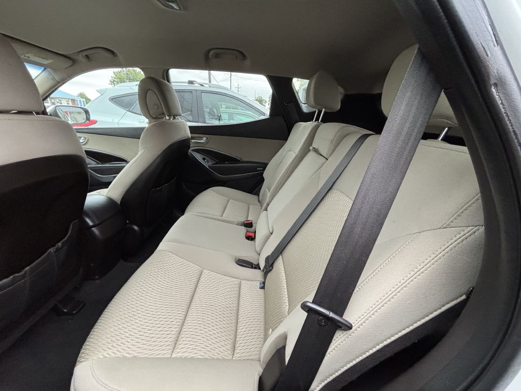 Photo 9 of this HYUNDAI SANTA FE SPORT