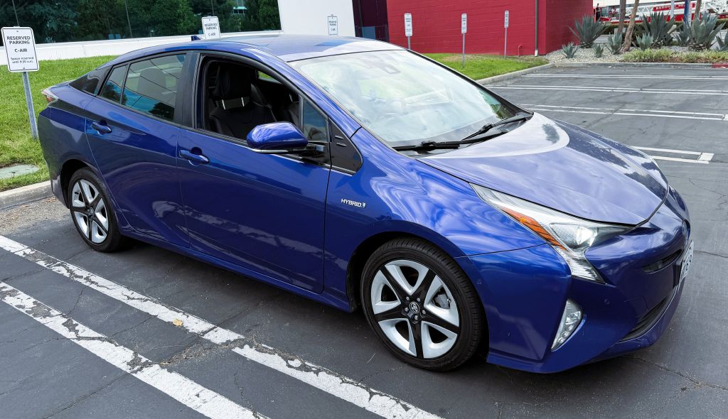Photo 8 of this TOYOTA PRIUS
