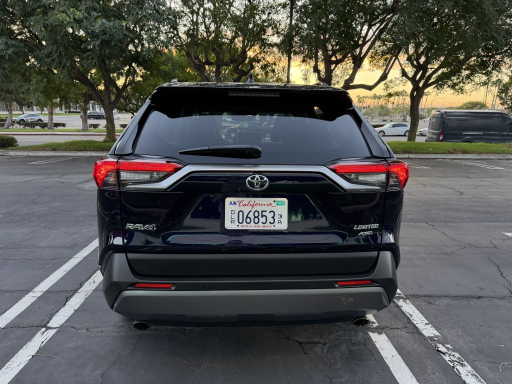 Photo 6 of this TOYOTA RAV4