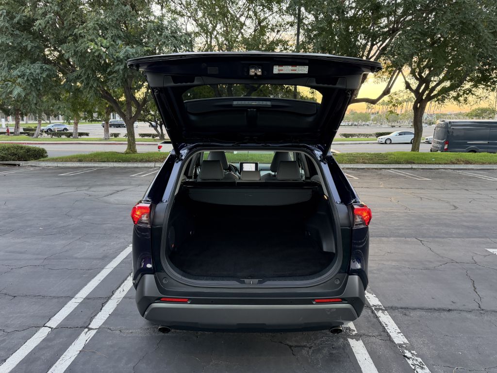 Photo 7 of this TOYOTA RAV4