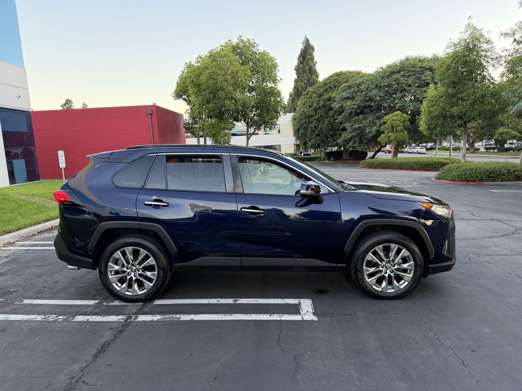 Photo 8 of this TOYOTA RAV4
