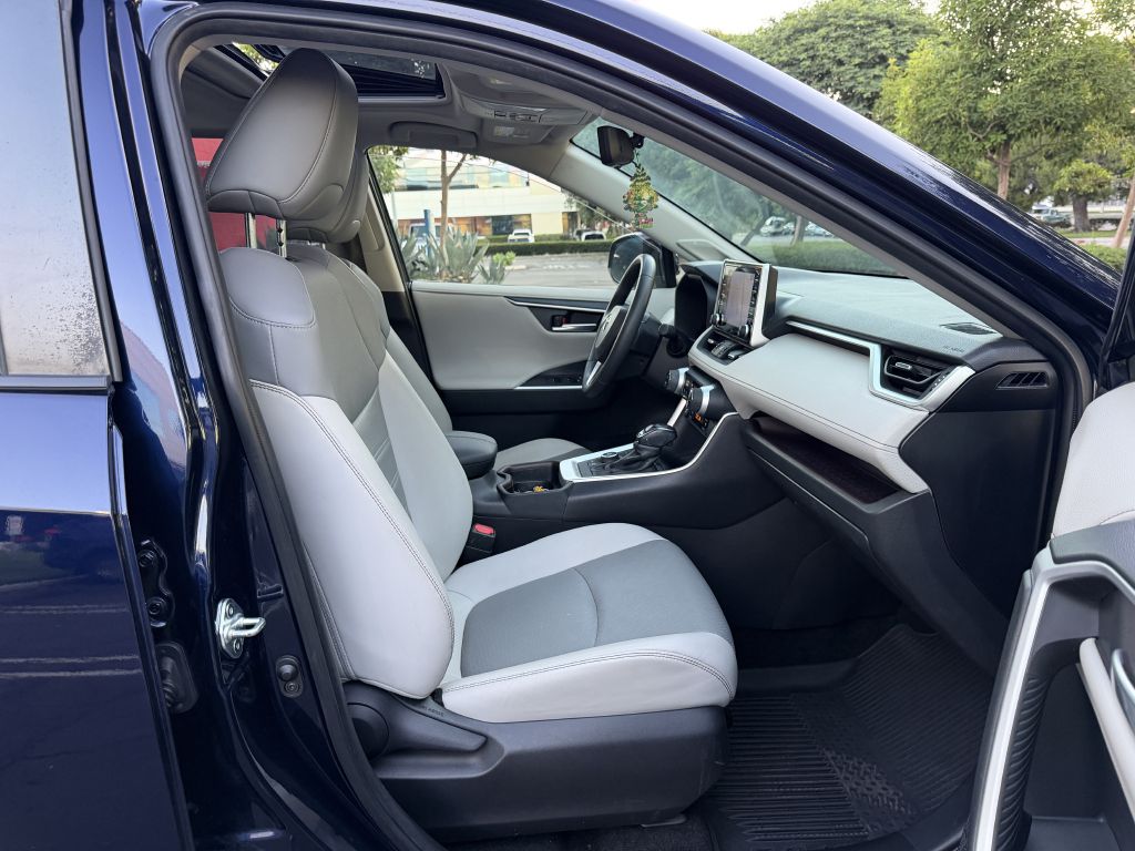 Photo 14 of this TOYOTA RAV4