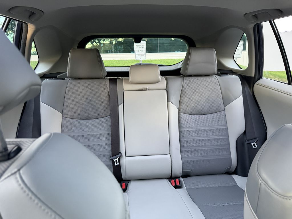 Photo 15 of this TOYOTA RAV4