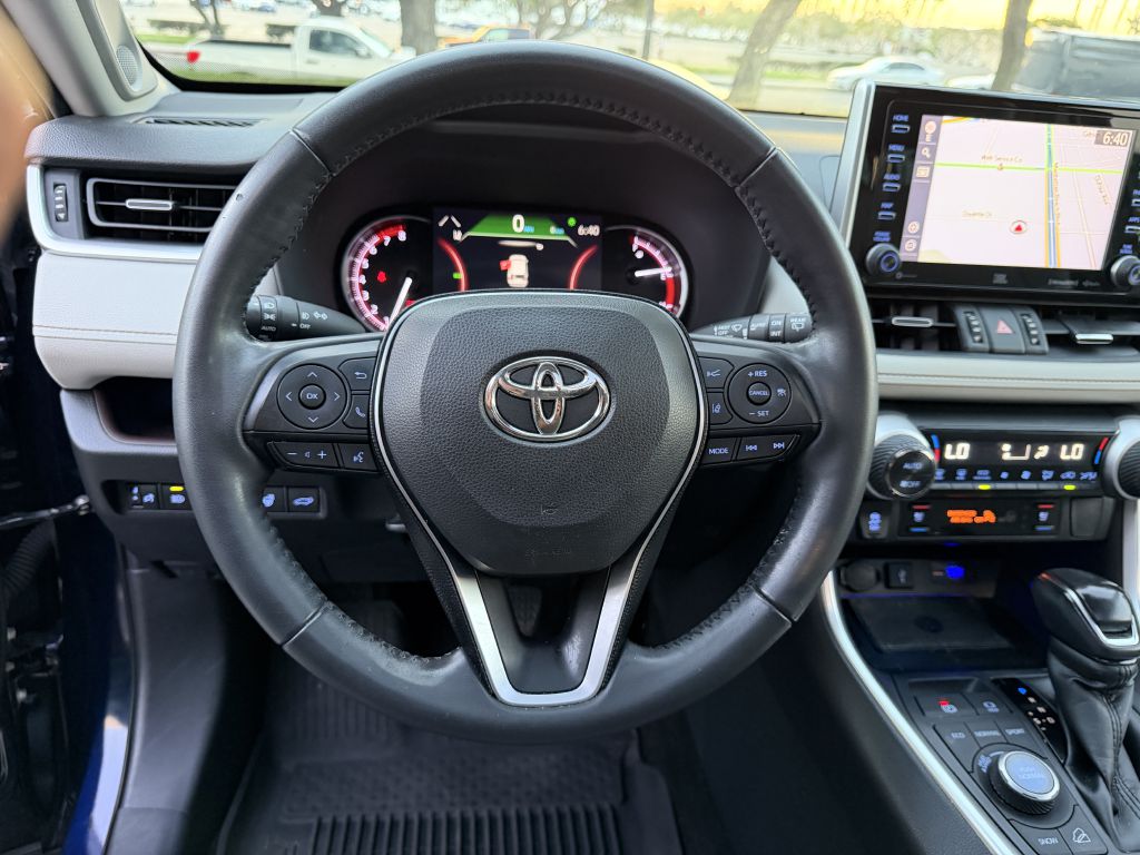 Photo 17 of this TOYOTA RAV4