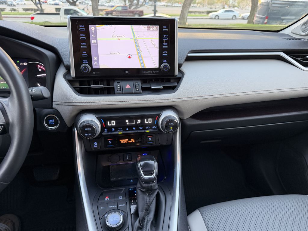 Photo 18 of this TOYOTA RAV4