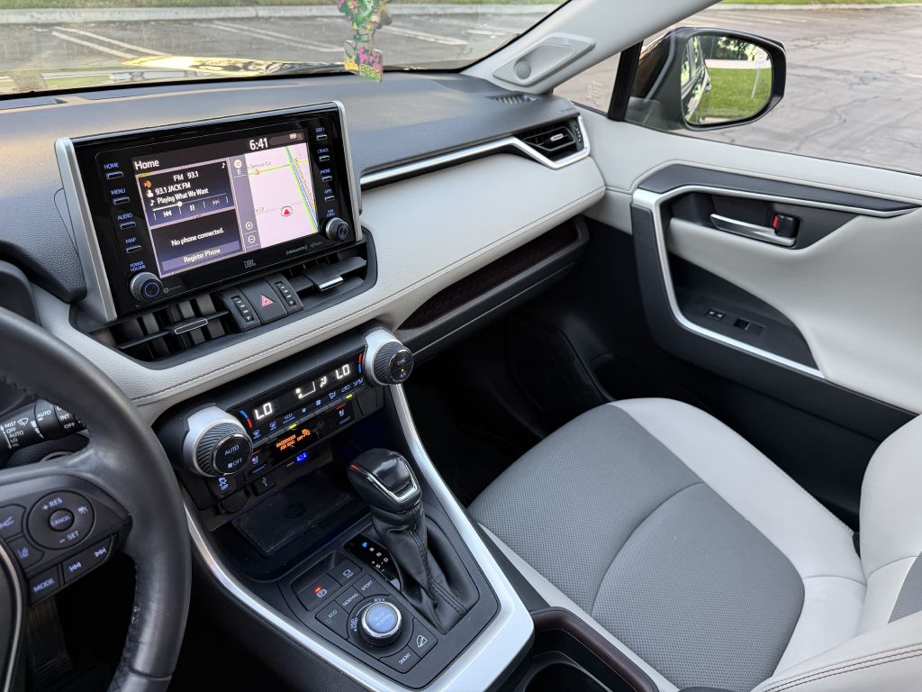 Photo 21 of this TOYOTA RAV4