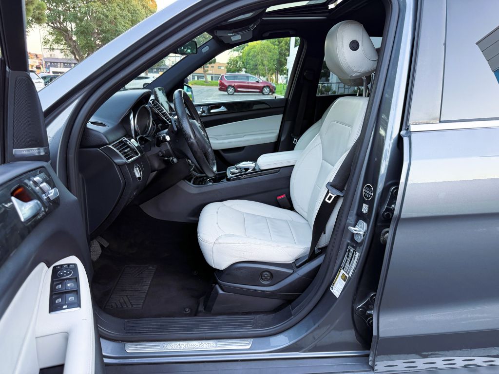 Photo 8 of this MERCEDES-BENZ GLE