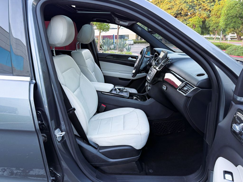 Photo 11 of this MERCEDES-BENZ GLE