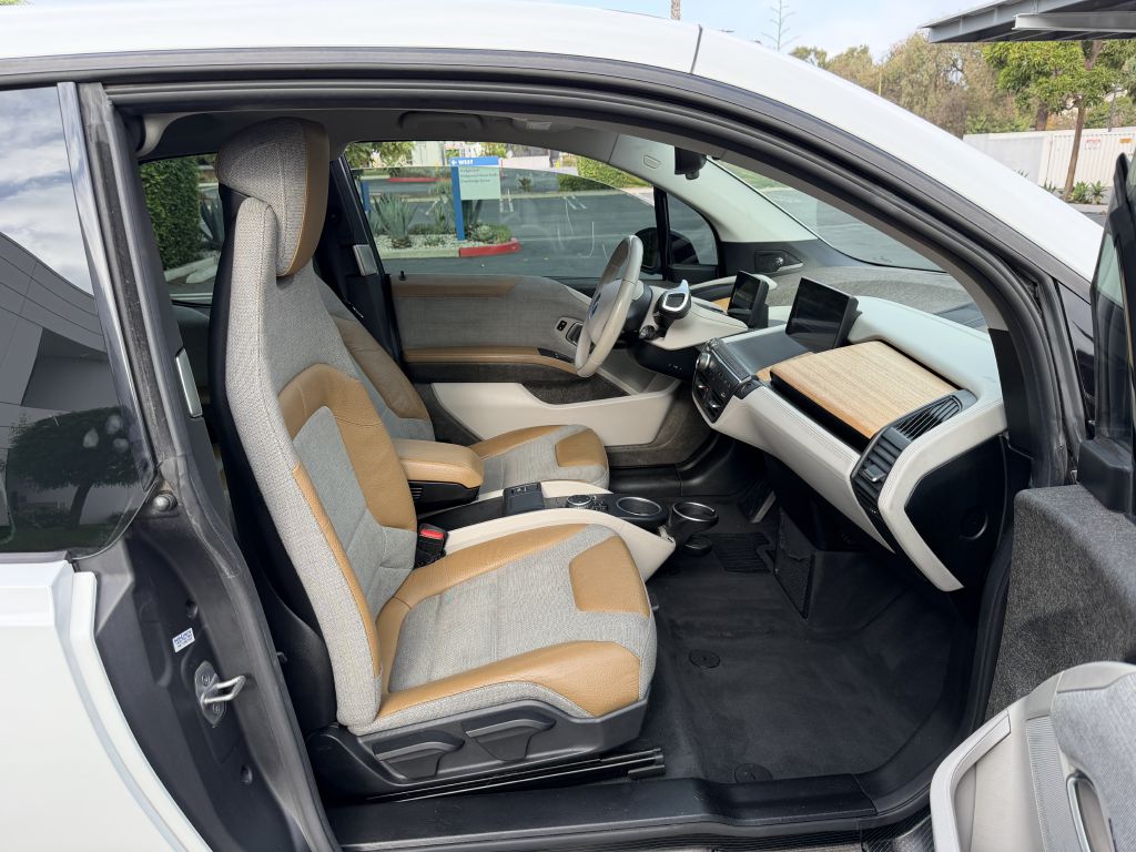 Photo 10 of this BMW I3