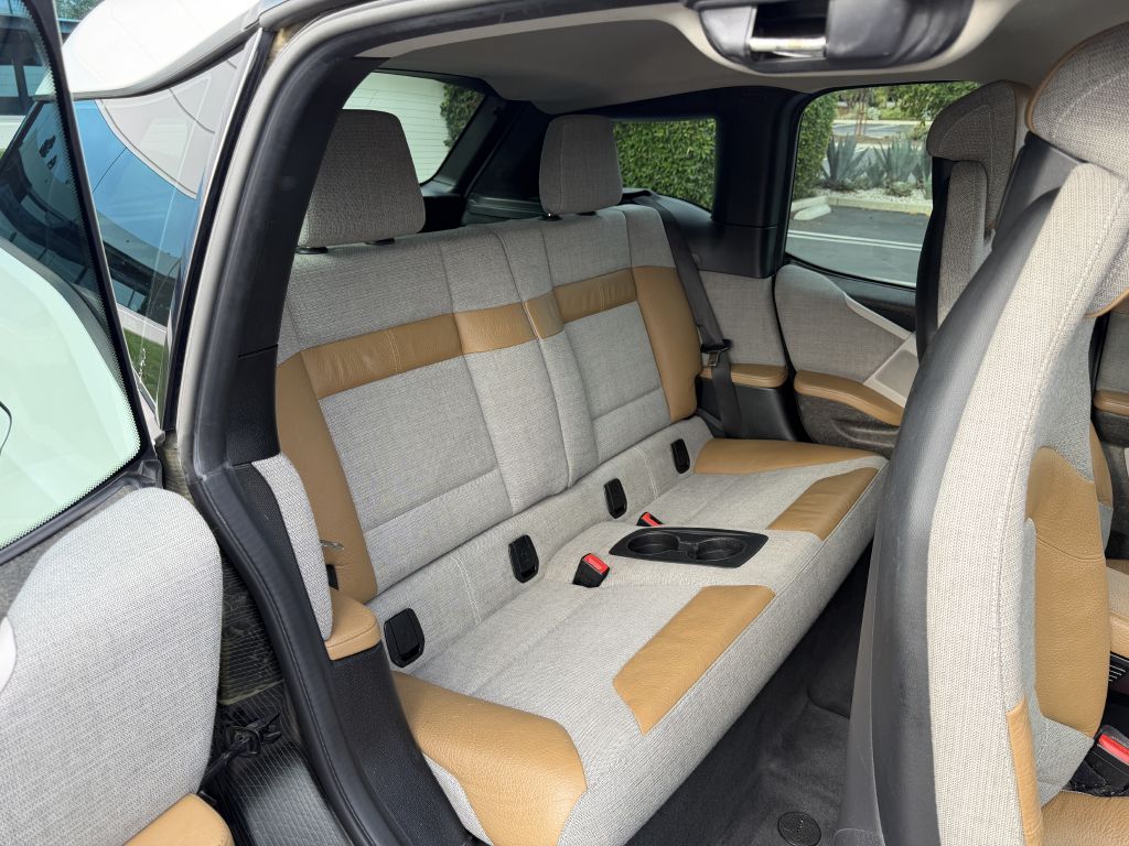 Photo 11 of this BMW I3