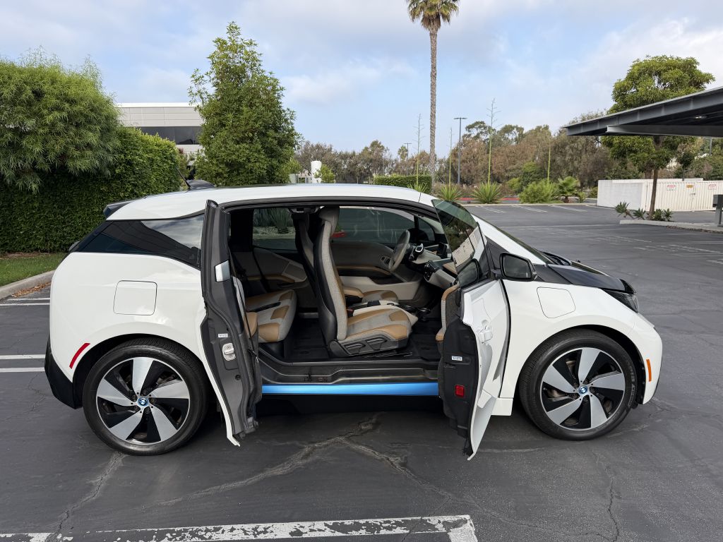 Photo 12 of this BMW I3