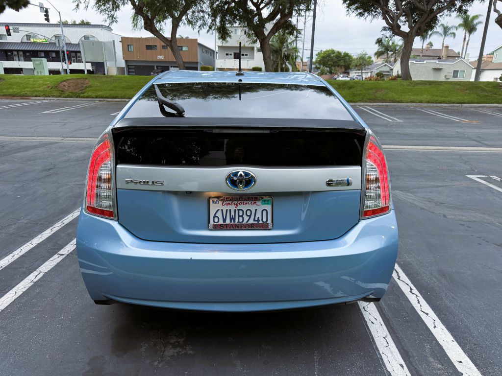 Photo 5 of this TOYOTA PRIUS PLUG-IN