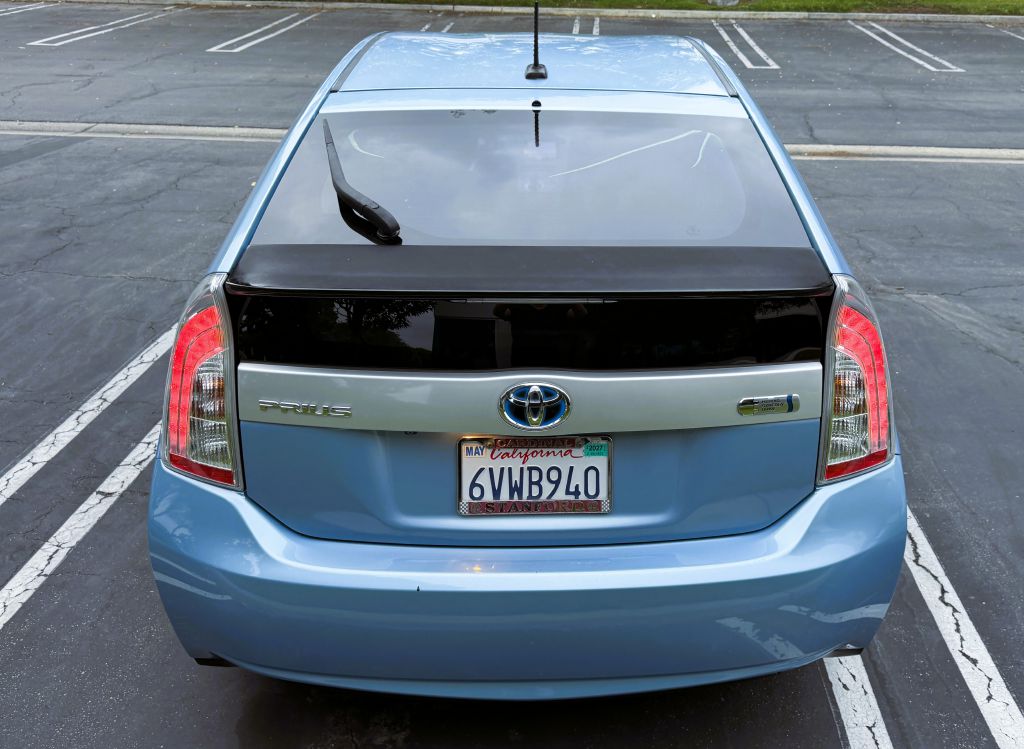 Photo 6 of this TOYOTA PRIUS PLUG-IN