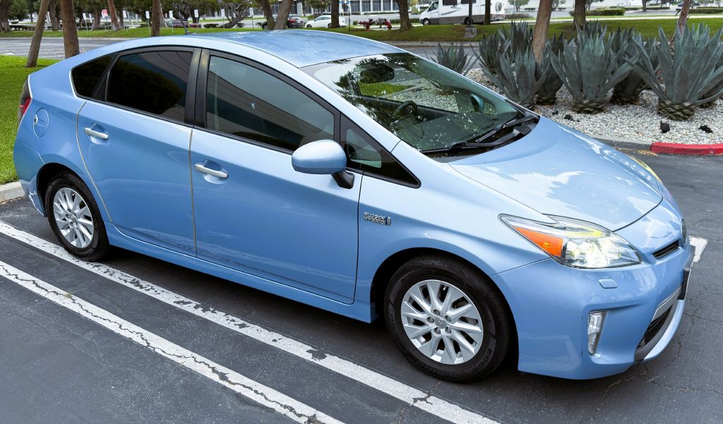 Photo 9 of this TOYOTA PRIUS PLUG-IN