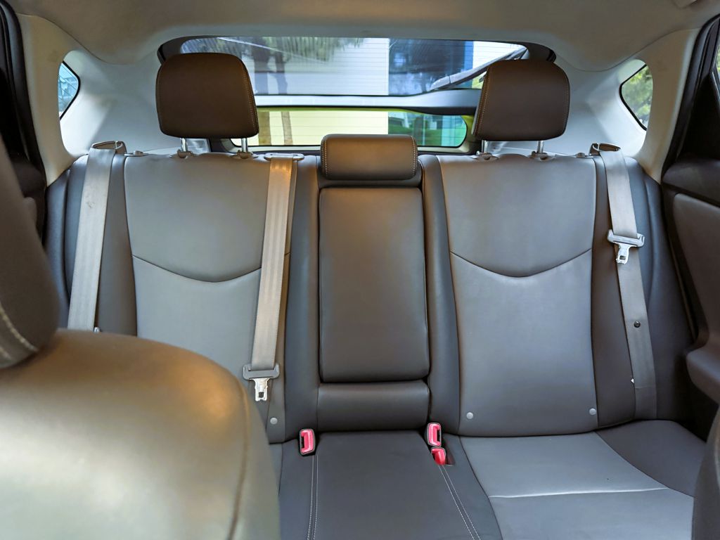 Photo 14 of this TOYOTA PRIUS PLUG-IN