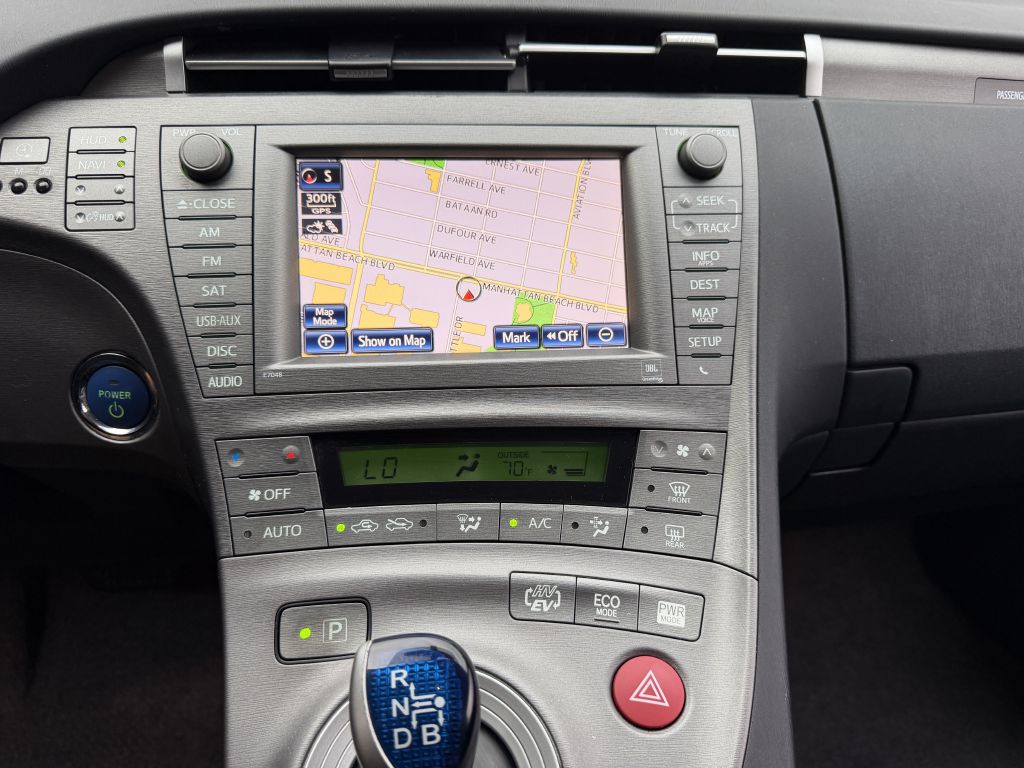 Photo 16 of this TOYOTA PRIUS PLUG-IN