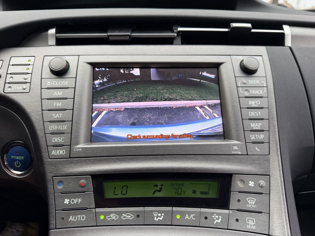 Photo 17 of this TOYOTA PRIUS PLUG-IN
