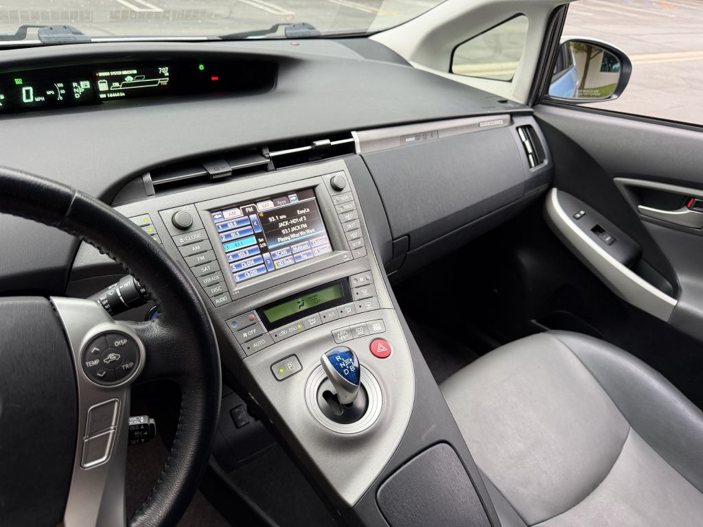 Photo 20 of this TOYOTA PRIUS PLUG-IN