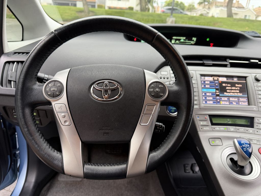 Photo 21 of this TOYOTA PRIUS PLUG-IN