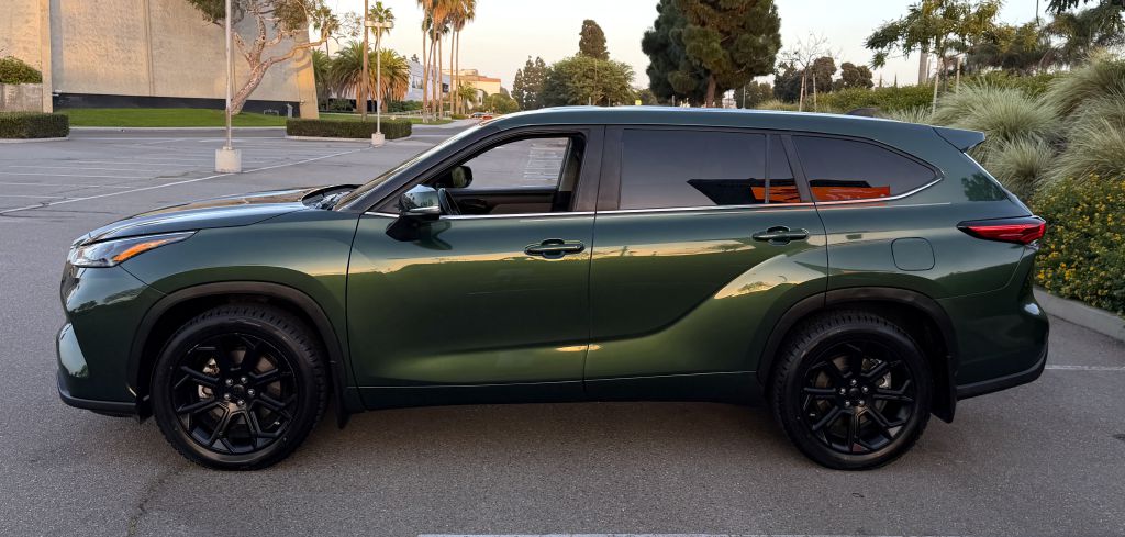 Photo 5 of this TOYOTA HIGHLANDER
