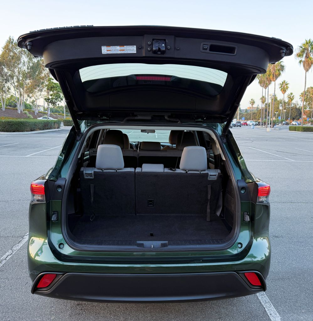 Photo 8 of this TOYOTA HIGHLANDER