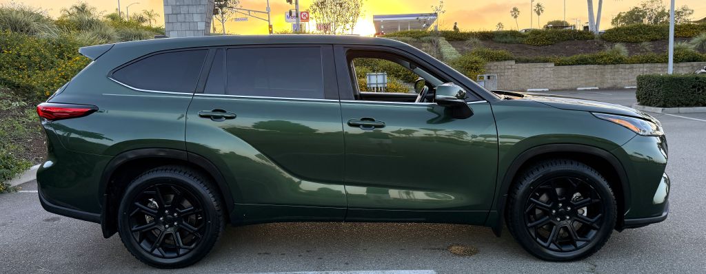 Photo 9 of this TOYOTA HIGHLANDER