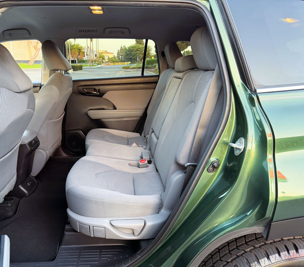 Photo 13 of this TOYOTA HIGHLANDER
