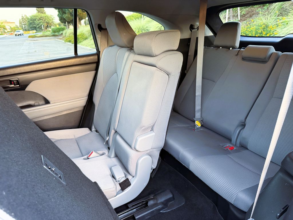 Photo 15 of this TOYOTA HIGHLANDER