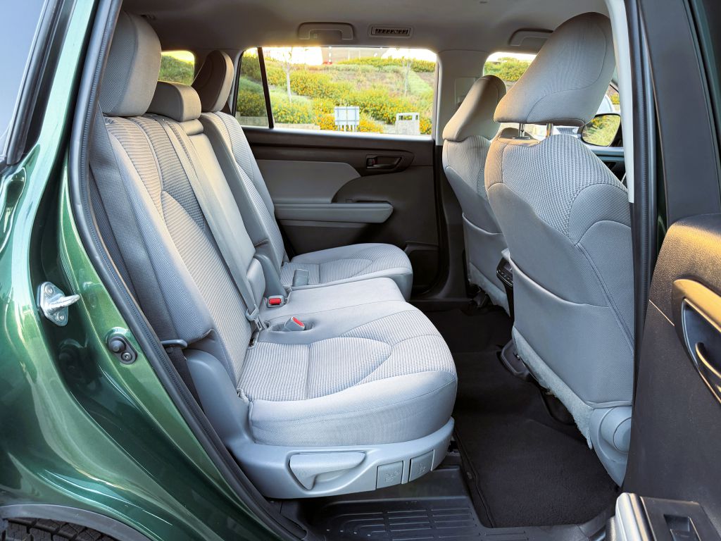 Photo 16 of this TOYOTA HIGHLANDER