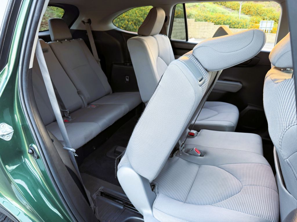 Photo 17 of this TOYOTA HIGHLANDER