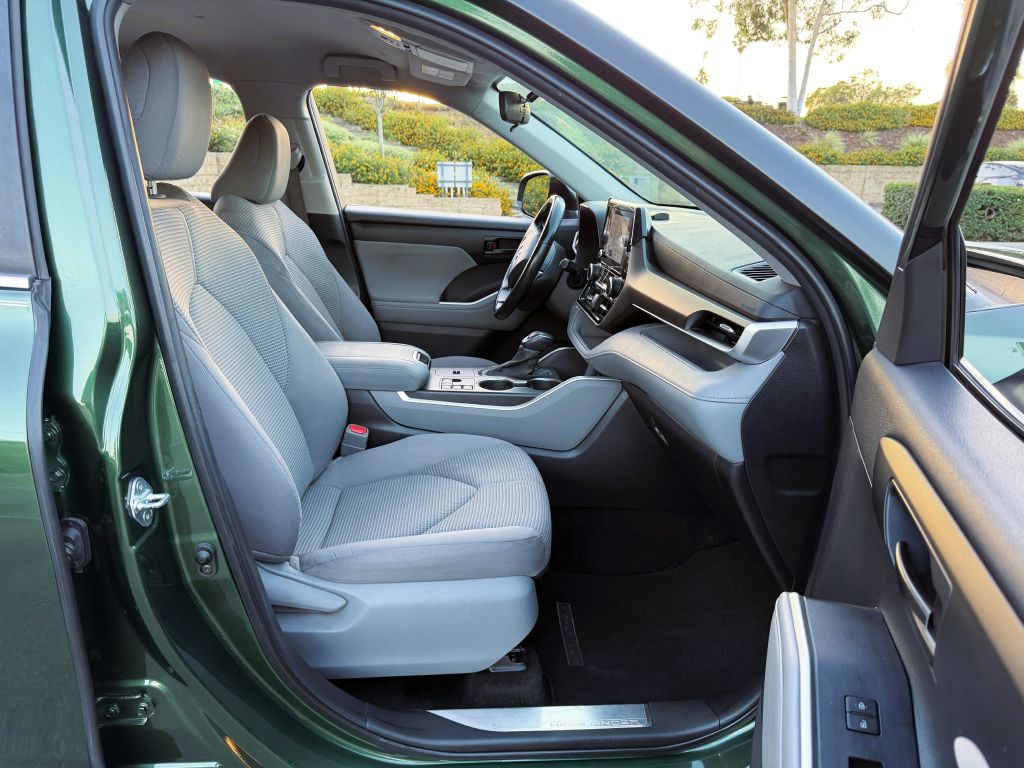 Photo 18 of this TOYOTA HIGHLANDER