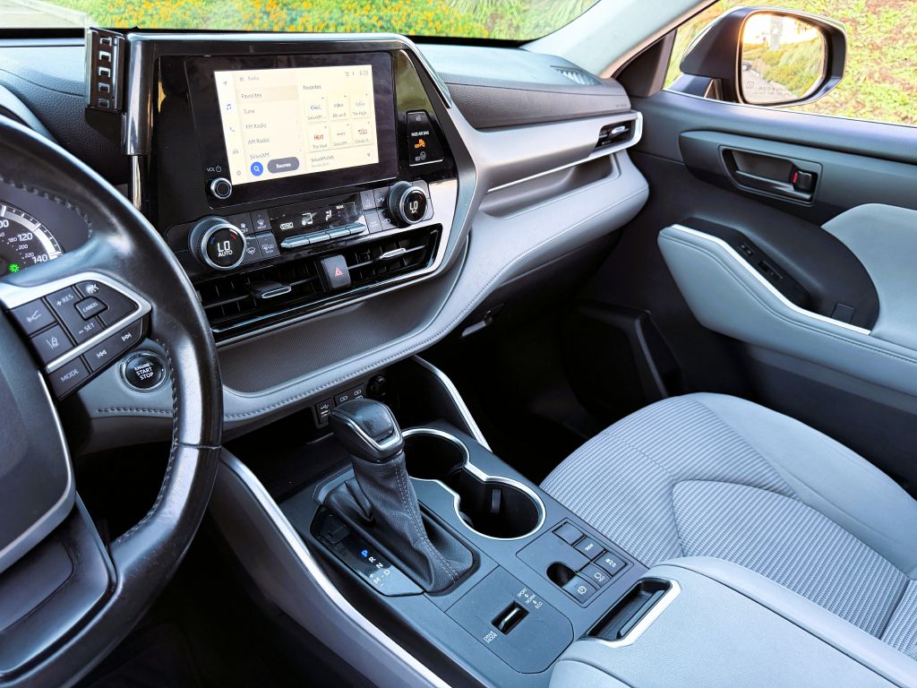 Photo 24 of this TOYOTA HIGHLANDER