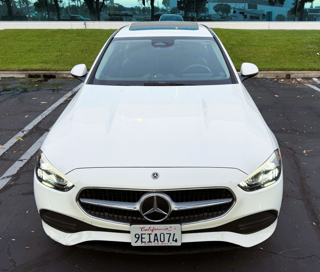 Photo 2 of this MERCEDES-BENZ C-CLASS