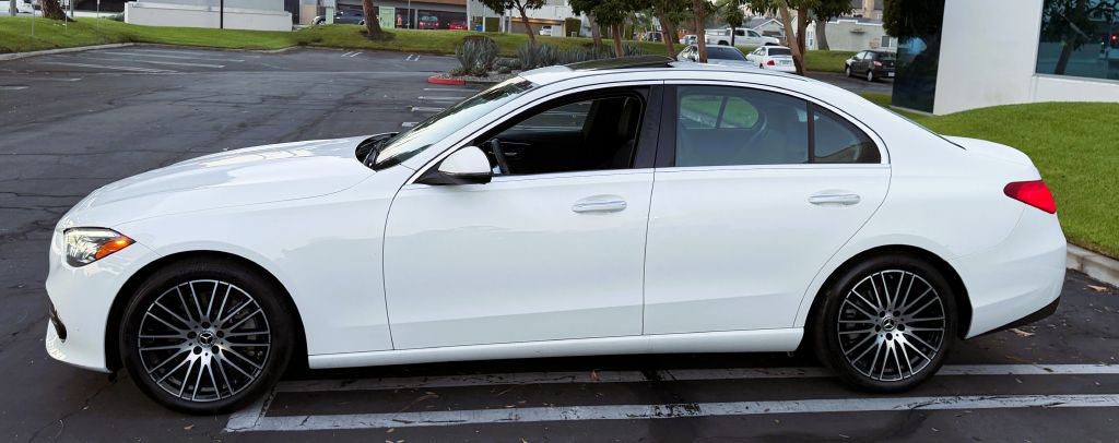 Photo 4 of this MERCEDES-BENZ C-CLASS