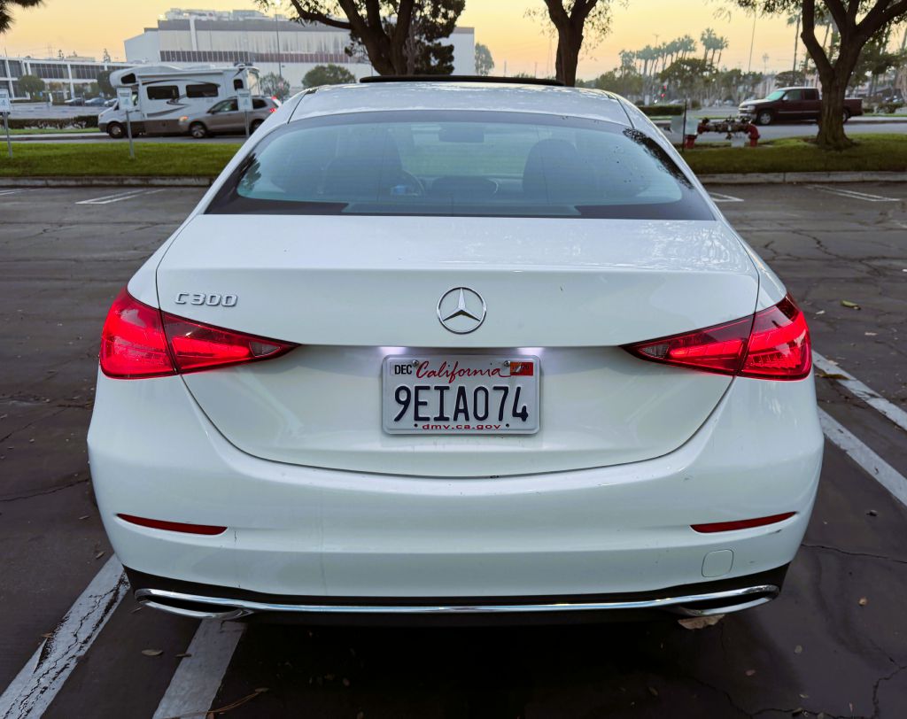 Photo 5 of this MERCEDES-BENZ C-CLASS