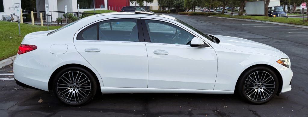 Photo 7 of this MERCEDES-BENZ C-CLASS