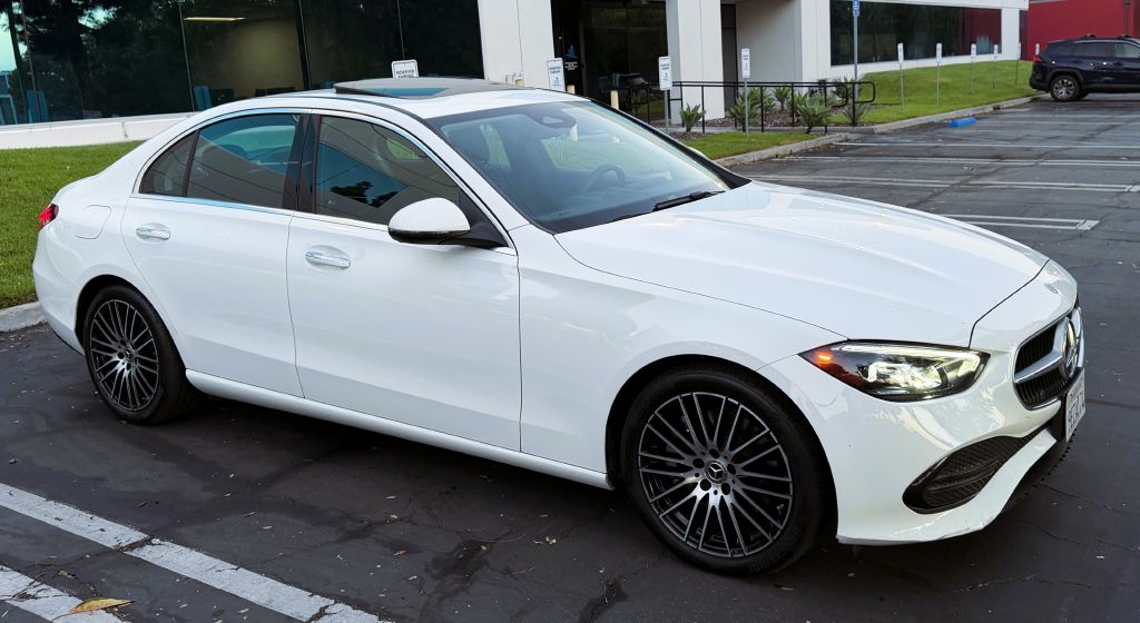 Photo 8 of this MERCEDES-BENZ C-CLASS