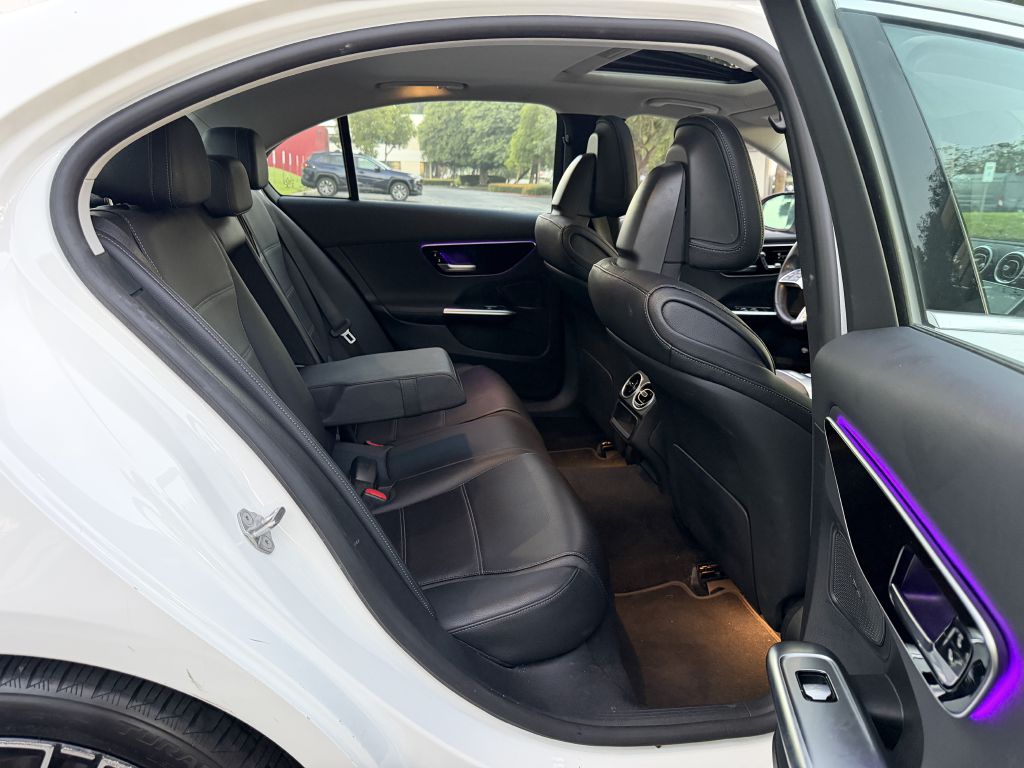 Photo 11 of this MERCEDES-BENZ C-CLASS