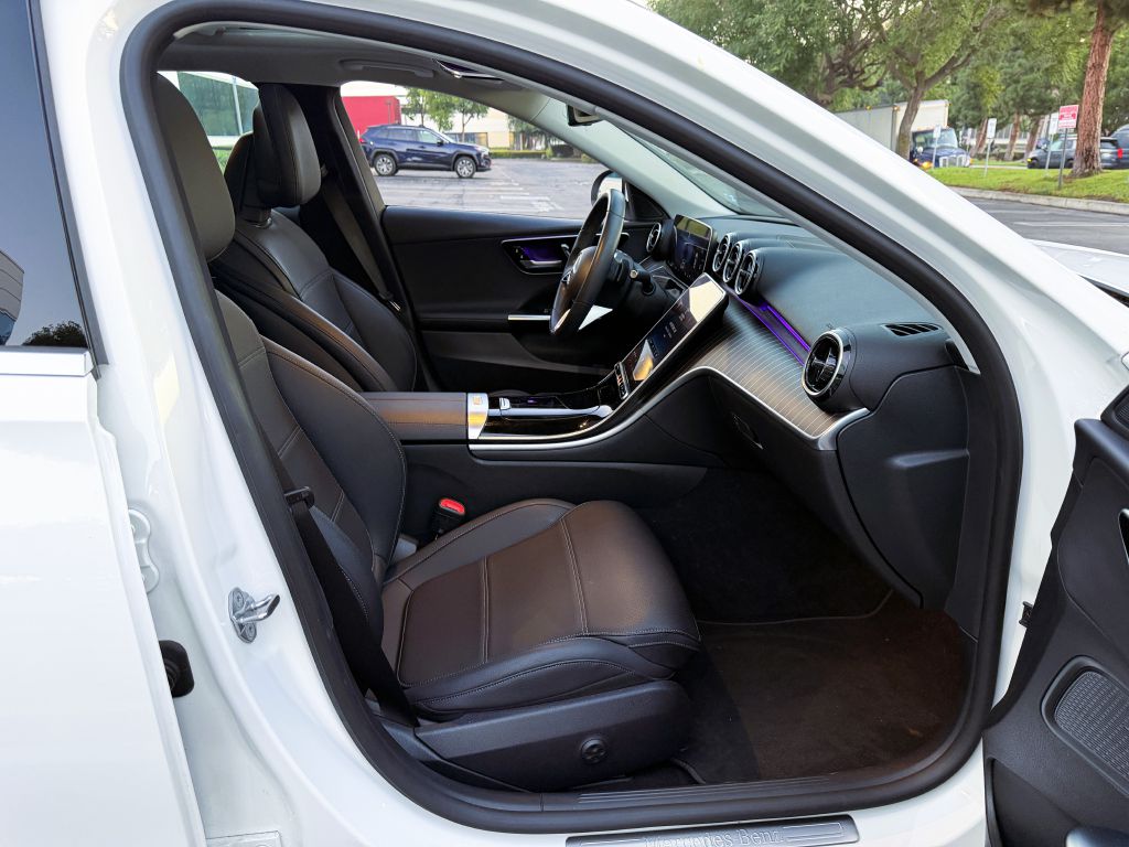 Photo 12 of this MERCEDES-BENZ C-CLASS
