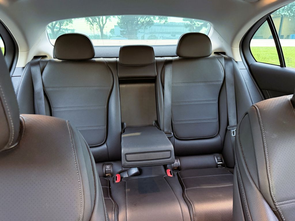 Photo 13 of this MERCEDES-BENZ C-CLASS