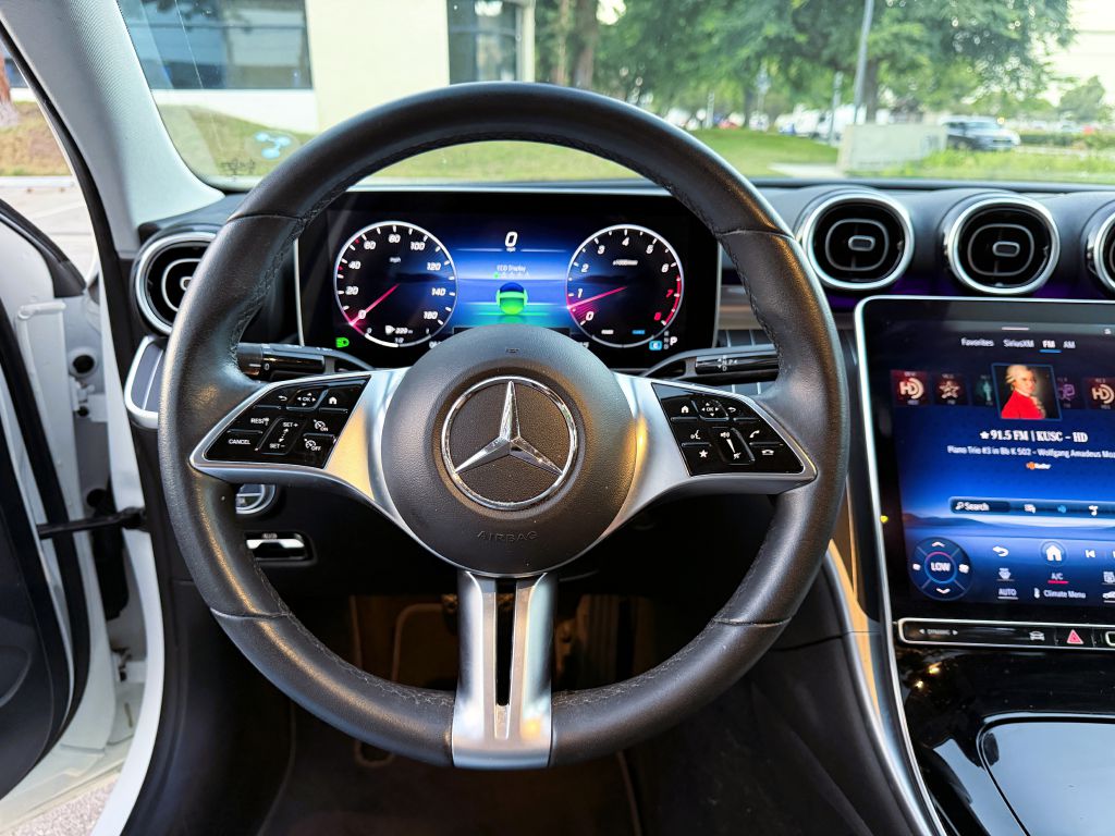 Photo 16 of this MERCEDES-BENZ C-CLASS
